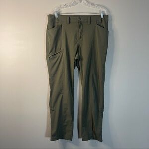 Duluth Trading Co Women's Cargo Pants in Olive Green